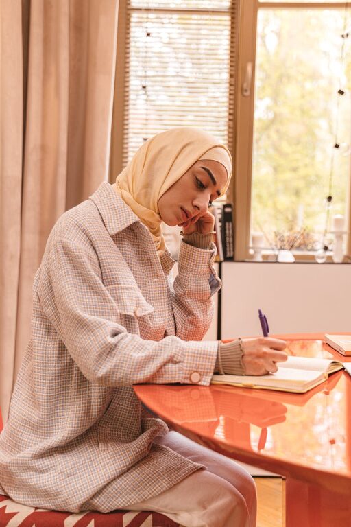 Beginner Guide to Journaling Every Day for a Happier Mind